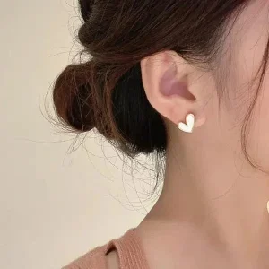 Boucles d’oreilles cœur blanc